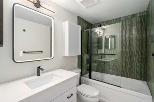 14-2815 Palliser Drive Sw, Calgary, AB - Indoor Photo Showing Bathroom