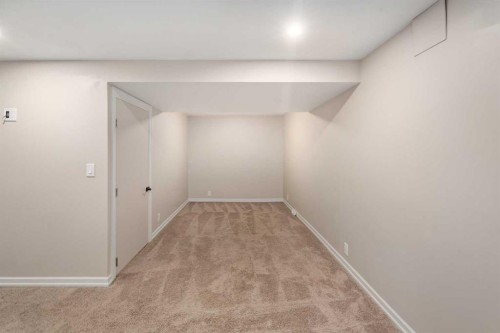 14-2815 Palliser Drive Sw, Calgary, AB - Indoor Photo Showing Other Room