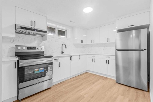 631 58 Street Se, Calgary, AB - Indoor Photo Showing Kitchen With Stainless Steel Kitchen