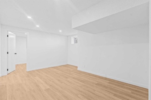 631 58 Street Se, Calgary, AB - Indoor Photo Showing Other Room