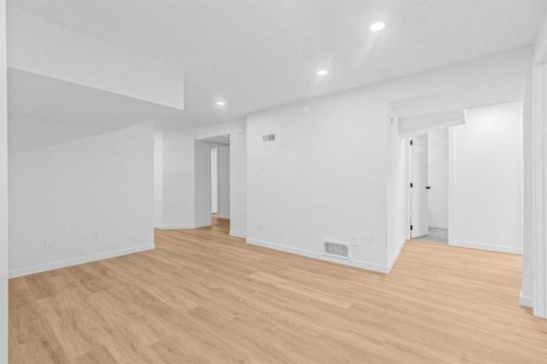 631 58 Street Se, Calgary, AB - Indoor Photo Showing Other Room