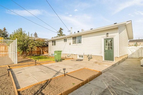 631 58 Street Se, Calgary, AB - Outdoor With Exterior