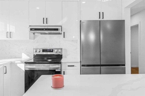 631 58 Street Se, Calgary, AB - Indoor Photo Showing Kitchen With Upgraded Kitchen