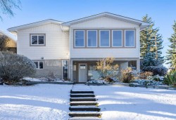 11 Selkirk Drive SW Calgary, AB T2W 0M3