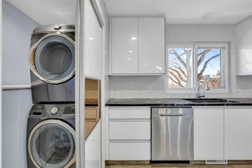 11 Selkirk Drive Sw, Calgary, AB - Indoor Photo Showing Laundry Room