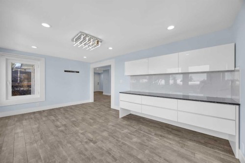 11 Selkirk Drive Sw, Calgary, AB - Indoor