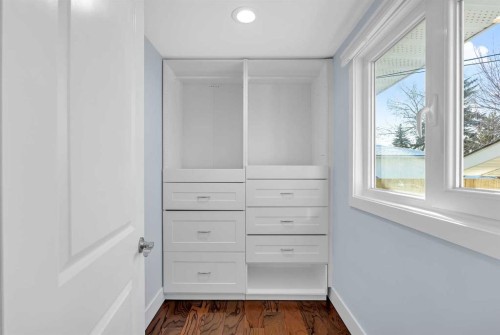 11 Selkirk Drive Sw, Calgary, AB - Indoor Photo Showing Other Room