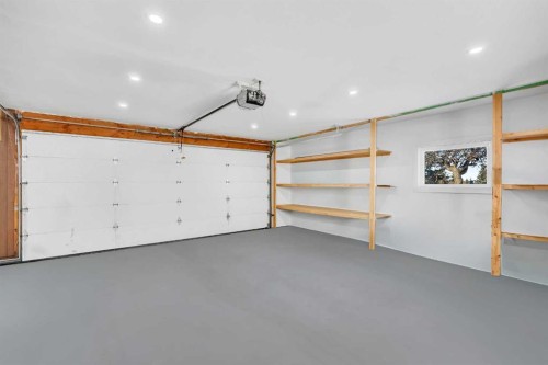 11 Selkirk Drive Sw, Calgary, AB - Indoor Photo Showing Garage