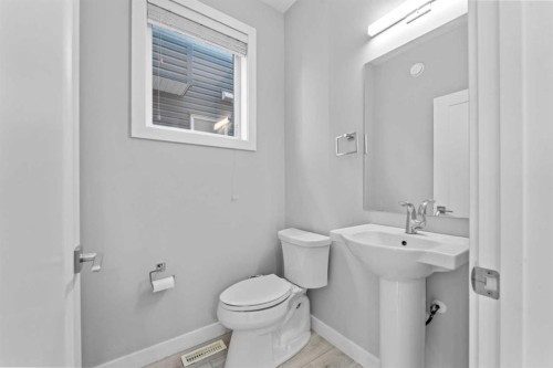 57 Corner Meadows Gate Ne, Calgary, AB - Indoor Photo Showing Bathroom