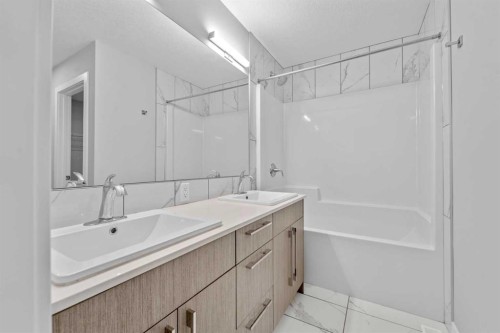 57 Corner Meadows Gate Ne, Calgary, AB - Indoor Photo Showing Bathroom