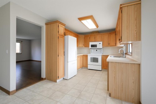 278 Shawnessy Drive Sw, Calgary, AB - Indoor Photo Showing Kitchen