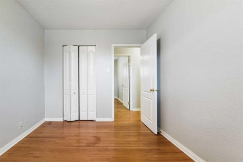 1048 39 Avenue Nw, Calgary, AB - Indoor Photo Showing Other Room