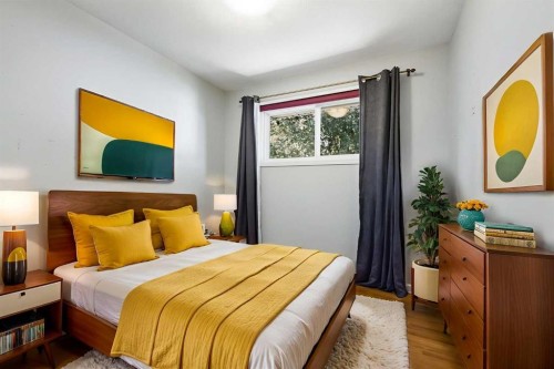 1048 39 Avenue Nw, Calgary, AB - Indoor Photo Showing Bedroom