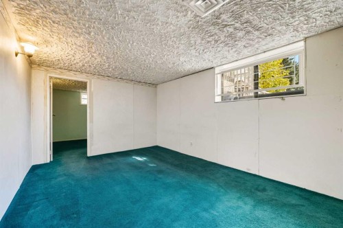 1048 39 Avenue Nw, Calgary, AB - Indoor Photo Showing Other Room
