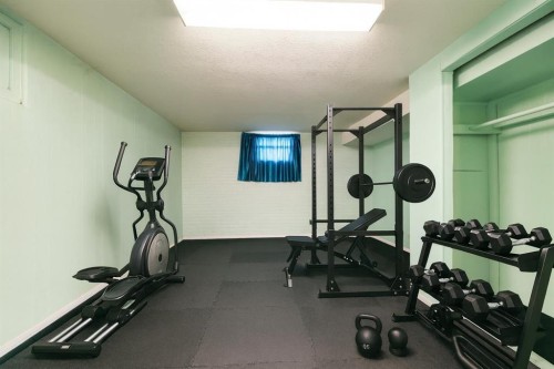 1048 39 Avenue Nw, Calgary, AB - Indoor Photo Showing Gym Room