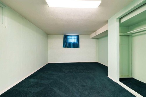 1048 39 Avenue Nw, Calgary, AB - Indoor Photo Showing Other Room