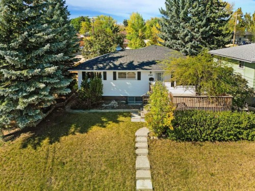 1048 39 Avenue Nw, Calgary, AB - Outdoor