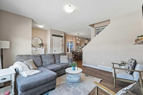 142 Highview Gate Se, Airdrie, AB - Indoor Photo Showing Living Room