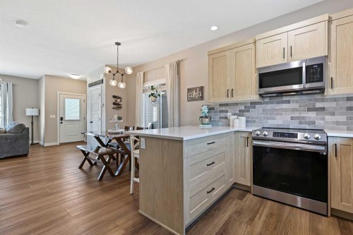 142 Highview Gate Se, Airdrie, AB - Indoor Photo Showing Kitchen