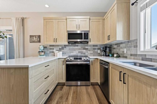 142 Highview Gate Se, Airdrie, AB - Indoor Photo Showing Kitchen With Double Sink With Upgraded Kitchen