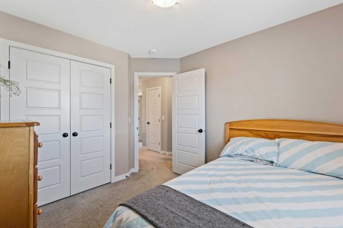 142 Highview Gate Se, Airdrie, AB - Indoor Photo Showing Bedroom