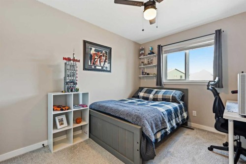 142 Highview Gate Se, Airdrie, AB - Indoor Photo Showing Bedroom