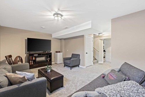 142 Highview Gate Se, Airdrie, AB - Indoor Photo Showing Living Room