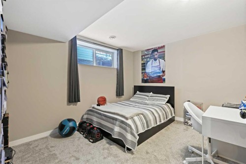 142 Highview Gate Se, Airdrie, AB - Indoor Photo Showing Bedroom