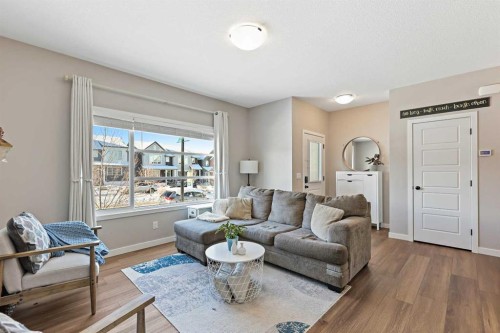 142 Highview Gate Se, Airdrie, AB - Indoor Photo Showing Living Room