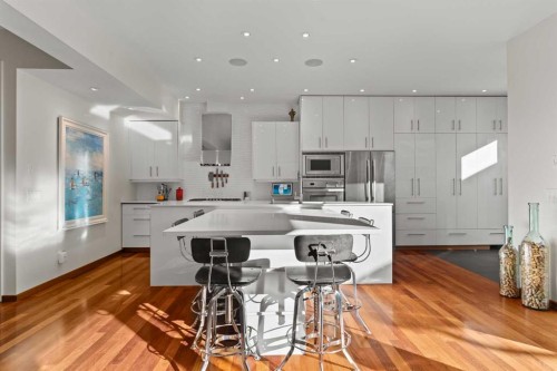 4712 Elbow Drive Sw, Calgary, AB - Indoor Photo Showing Kitchen