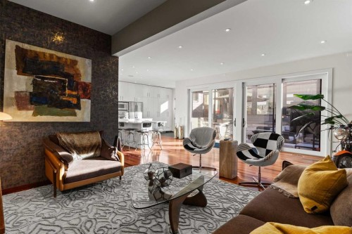 4712 Elbow Drive Sw, Calgary, AB - Indoor Photo Showing Living Room