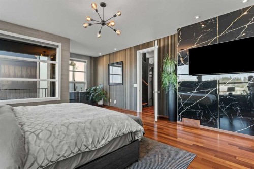 4712 Elbow Drive Sw, Calgary, AB - Indoor Photo Showing Bedroom