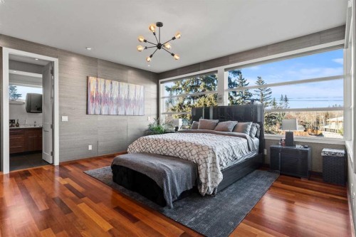 4712 Elbow Drive Sw, Calgary, AB - Indoor Photo Showing Bedroom