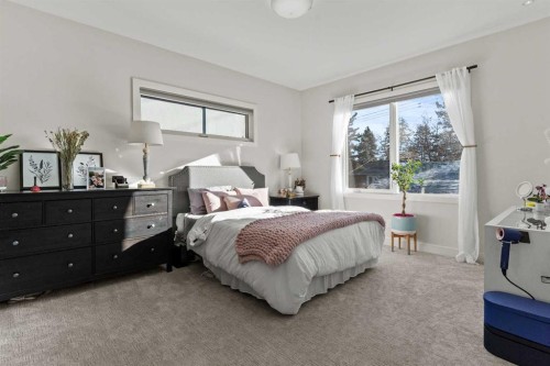 4712 Elbow Drive Sw, Calgary, AB - Indoor Photo Showing Bedroom