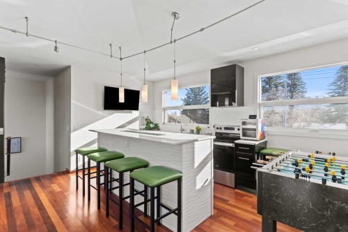 4712 Elbow Drive Sw, Calgary, AB - Indoor Photo Showing Kitchen With Upgraded Kitchen