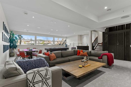 4712 Elbow Drive Sw, Calgary, AB - Indoor Photo Showing Living Room