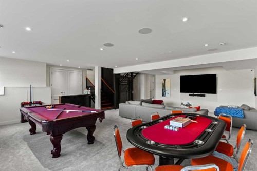 4712 Elbow Drive Sw, Calgary, AB - Indoor Photo Showing Other Room