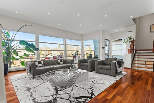 4712 Elbow Drive Sw, Calgary, AB - Indoor Photo Showing Living Room