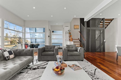 4712 Elbow Drive Sw, Calgary, AB - Indoor Photo Showing Living Room