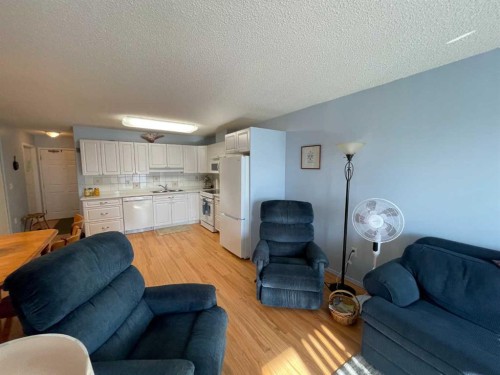 405-1881 17 Street, Didsbury, AB - Indoor Photo Showing Living Room