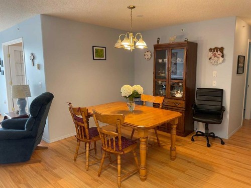 405-1881 17 Street, Didsbury, AB - Indoor Photo Showing Dining Room