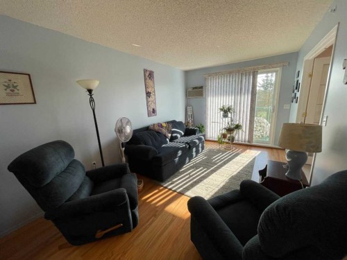 405-1881 17 Street, Didsbury, AB - Indoor Photo Showing Living Room