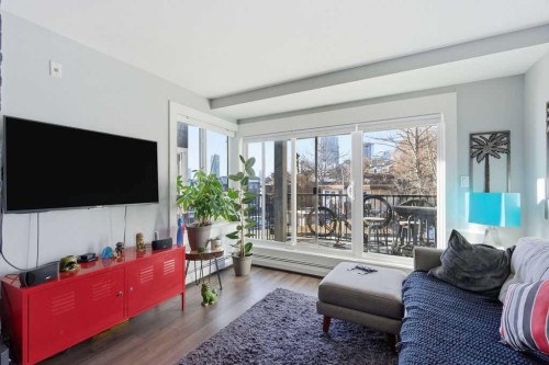 327-510 Edmonton Trail Ne, Calgary, AB - Indoor Photo Showing Living Room