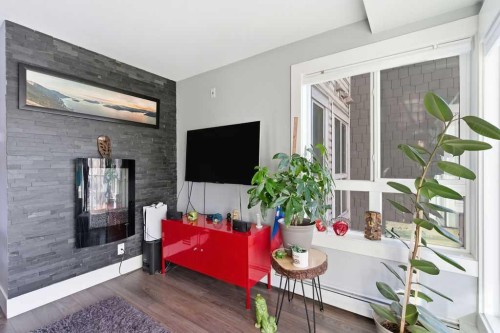 327-510 Edmonton Trail Ne, Calgary, AB - Indoor Photo Showing Other Room