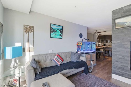 327-510 Edmonton Trail Ne, Calgary, AB - Indoor Photo Showing Living Room