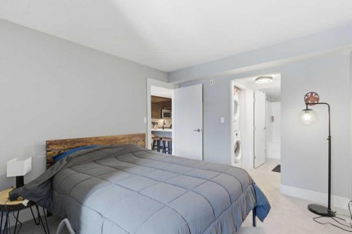 327-510 Edmonton Trail Ne, Calgary, AB - Indoor Photo Showing Bedroom