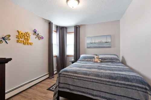 202-5026 49 Street, Olds, AB - Indoor Photo Showing Bedroom