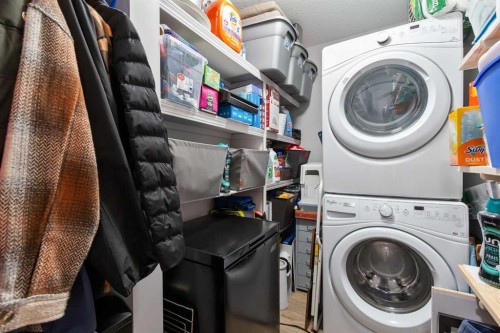 202-5026 49 Street, Olds, AB - Indoor Photo Showing Laundry Room