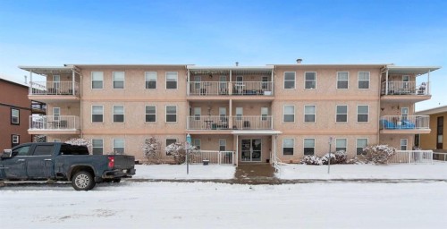 202-5026 49 Street, Olds, AB - Outdoor