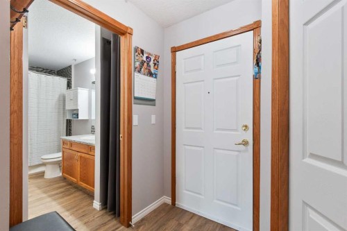 202-5026 49 Street, Olds, AB - Indoor Photo Showing Other Room